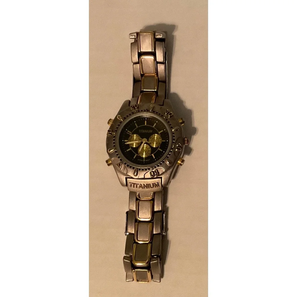 MENS TITANIUM UNIVERSAL WATCH TWO-tone BRUSHED NICKEL NEW BATTERY!